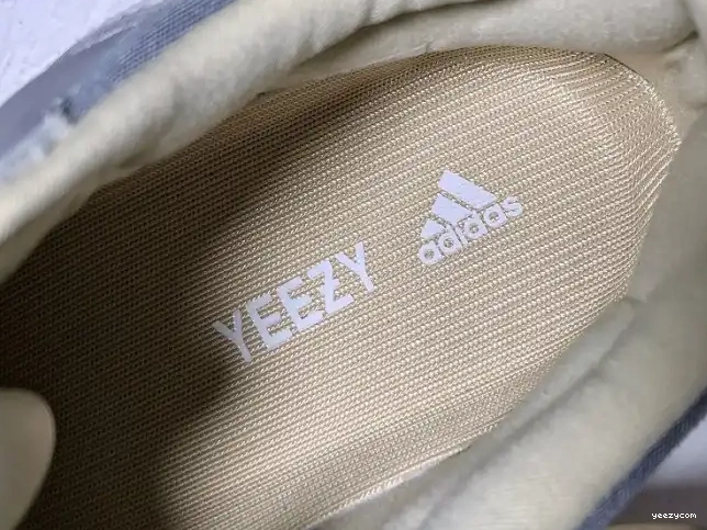 v2 'Magnet' 700 Adidas Boost FV9922 Yeezy 0615